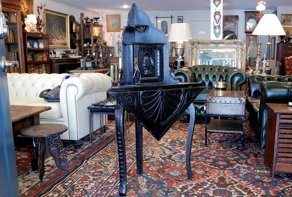 Meubles vintage et anciens - armoires, commodes, chaises